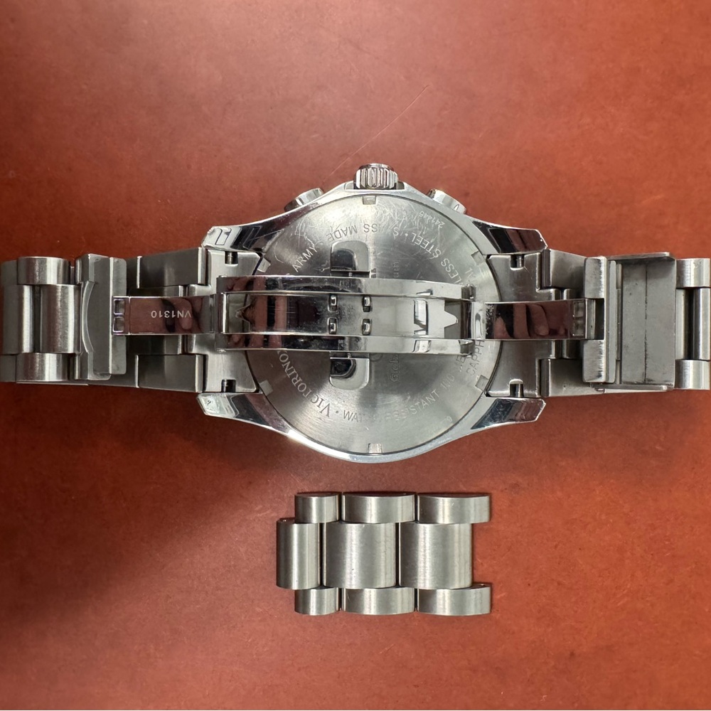 Victorinox Swiss Army Chrono Classic XLS - Picture 3 of 9